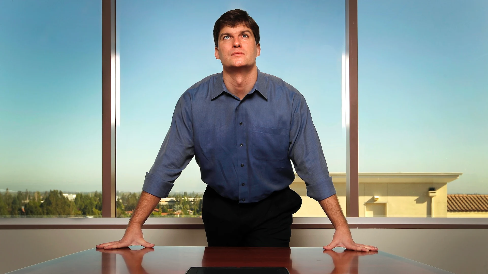 Investor writing and publishing independent market research newsletter